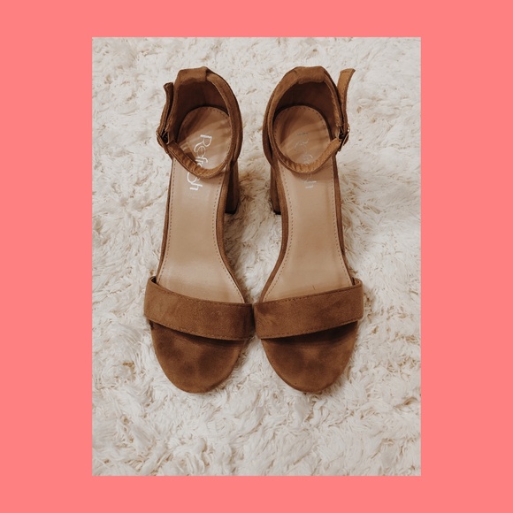 Refresh Shoes - TAN STRAPPY CHUNKY HEELS